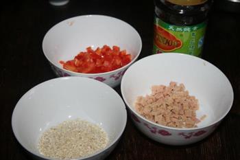 香椿酱炒饭的做法步骤1