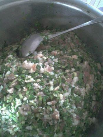 韭菜猪肉饺的做法步骤2