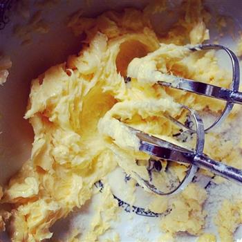 超级松软酥酥的-蛋黄蔓越梅黄油小饼干的做法步骤3