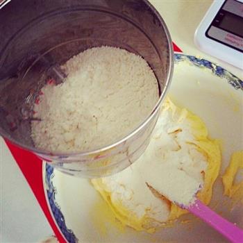 超级松软酥酥的-蛋黄蔓越梅黄油小饼干的做法步骤5