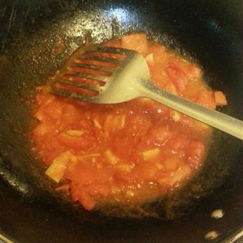 柠叶番茄鲈鱼汤的做法步骤2
