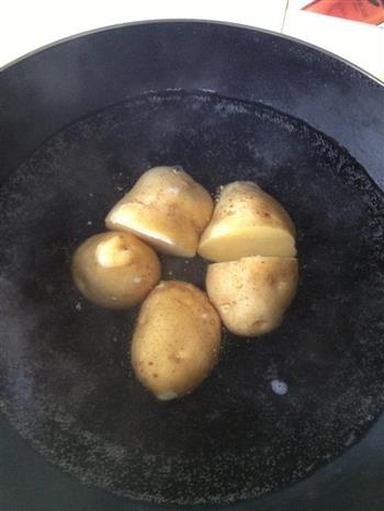 香菇土豆泥的做法步骤1
