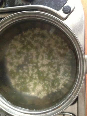 美容减肥的绿豆薏仁汤的做法图解2
