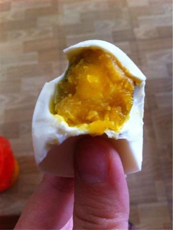 咸鸡蛋的做法步骤10