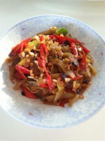 夏季古着味的下饭小菜-豆豉炒西瓜皮的做法步骤2