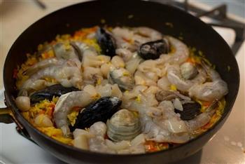 西班牙海鲜饭Paella的做法图解8