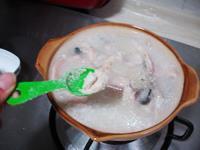 砂锅草鱼粥的做法步骤15