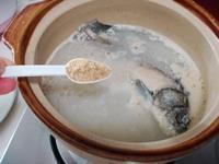 薏米鲫鱼汤的做法步骤10