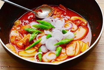 韩式辣白菜炒年糕的做法图解7