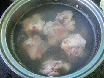 营养又鲜美-鲜虾筒骨冬瓜汤的做法图解3