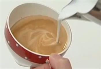 咖啡拉花-心形的做法步骤3