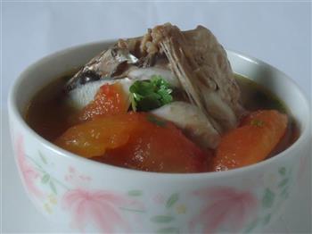 西红柿鱼头汤的做法步骤6