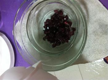蓝莓牛奶果冻的做法步骤2
