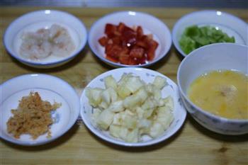 泰式菠萝饭的做法步骤2