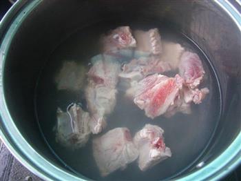 清热润燥-百合海带排骨汤的做法步骤3