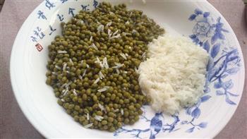 大米绿豆汤的做法步骤1