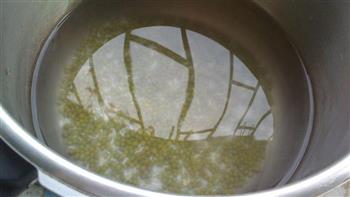 大米绿豆汤的做法步骤2