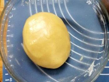 自制100克莲蓉蛋黄月饼的做法步骤7
