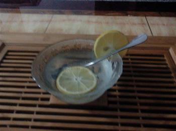 夏日冰镇柠檬蜜糖汁的做法步骤2