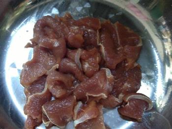 淼淼秋葵炒肉的做法步骤2