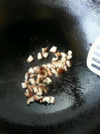 培根香菇炒方便面的做法图解10