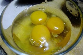 飘香嫩芽菜香椿煎蛋的做法步骤5