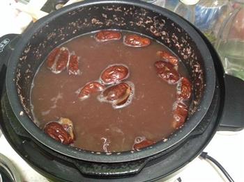 红枣薏米红豆汤的做法步骤3