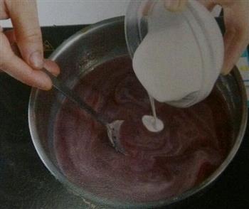 紫米奶冻的做法步骤3
