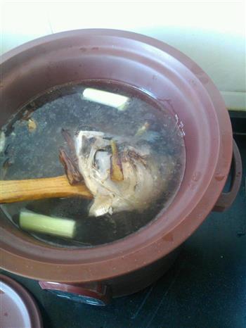 养生鱼头汤的做法步骤3