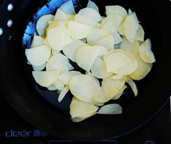 培根炒土豆片的做法步骤4