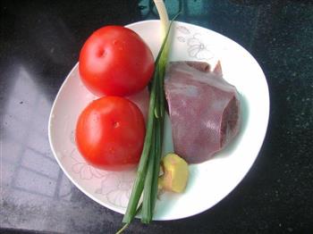 养血明目-番茄猪肝浓汤的做法图解1