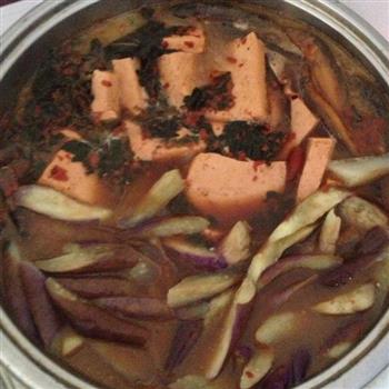 泥鳅豆腐茄子锅的做法步骤4
