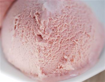奶油草莓冰淇淋的做法步骤8