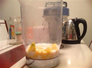 椰奶芒果汁的做法步骤3