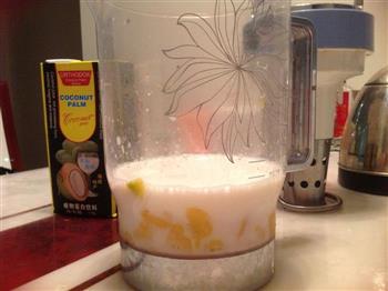 椰奶芒果汁的做法步骤4