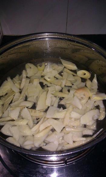 家常菜，香菇肉丝炒笋的做法步骤3