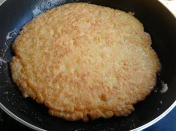 米饭鸡蛋饼的做法步骤2
