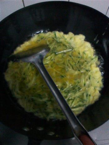 最简单的黄瓜炒鸡蛋的做法步骤2