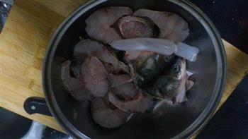 自制麻辣酸菜鱼的做法步骤1