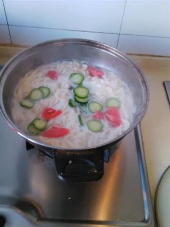 清香热汤面的做法步骤3