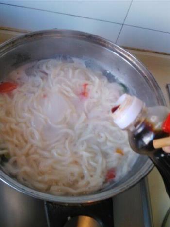 清香热汤面的做法步骤4