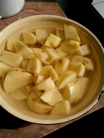 土豆炖鸡块的做法图解3