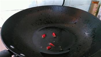 红烧鸡爪炒青椒的做法步骤2