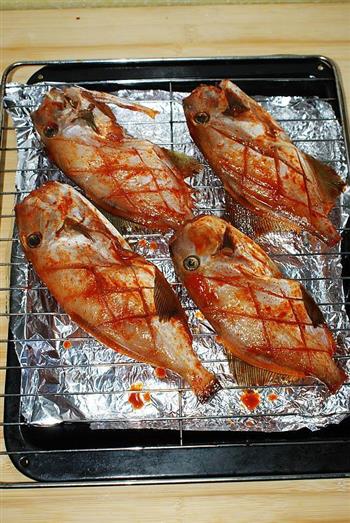 三步轻松做出奥尔良口味的烤马面鱼的做法步骤6