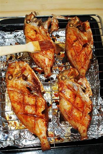 三步轻松做出奥尔良口味的烤马面鱼的做法步骤7