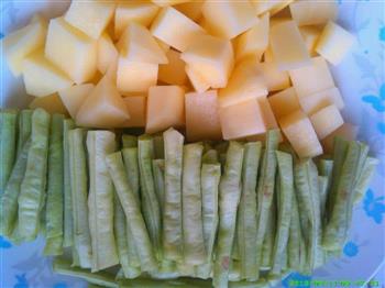 长豆角炖土豆的做法步骤1