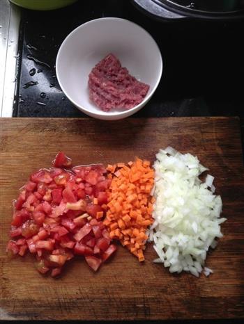 番茄肉酱意面的做法步骤1