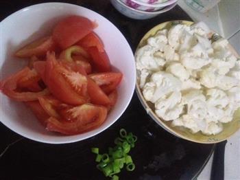 清炒菜花西红柿的做法步骤1