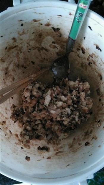 豆腐香菇丸子汤-东江酿豆腐的衍生品的做法步骤1
