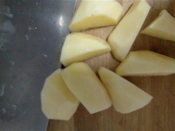 家常土豆炖鸡块的做法步骤2